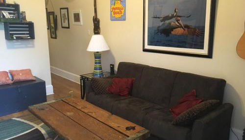 Near bustling Magazine St with bikes - Foto 2