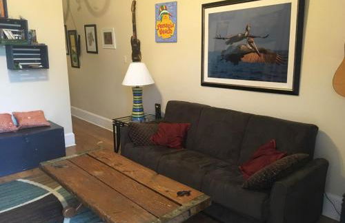 Near bustling Magazine St with bikes - Foto 2