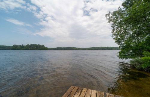Family Lakefront Adventure House 3BR wFirepit & Scenic - Foto 8