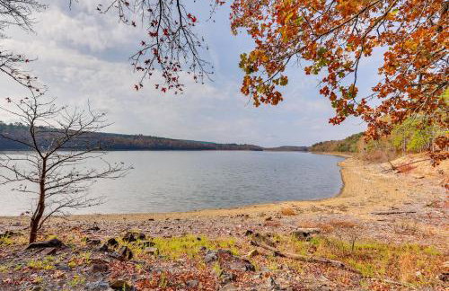 Bring Your Boat Family Home Steps to Lake Greeson - Foto 2