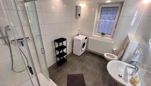 Monteurunterkunft Simmershausen bei Kassel Einzelbetten, Parken, Waschen, Wifi - Photo 5, towels, Shower