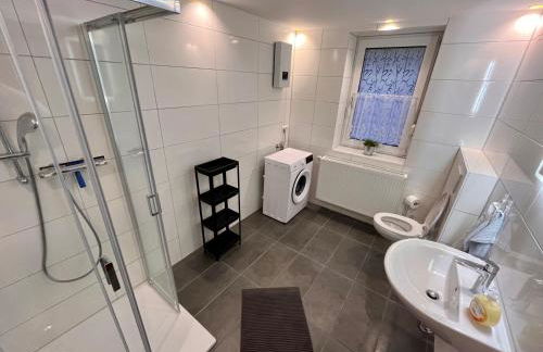 Monteurunterkunft Simmershausen bei Kassel Einzelbetten, Parken, Waschen, Wifi - Foto 5