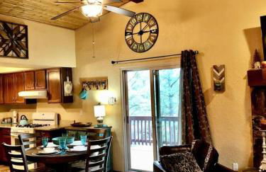 Horsin Around-cabin With A Peaceful Covered Deck - Foto 14