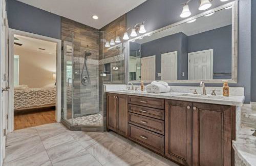 New!4BR with Easy Access to all Woodlands Amenities - Photo 20