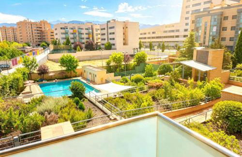 Piso centro de Granada junto al metro - Foto 1