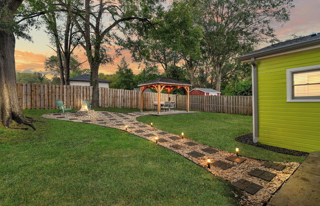 Stylish 4BR Haven Backyard and Fire Pit - Foto 41