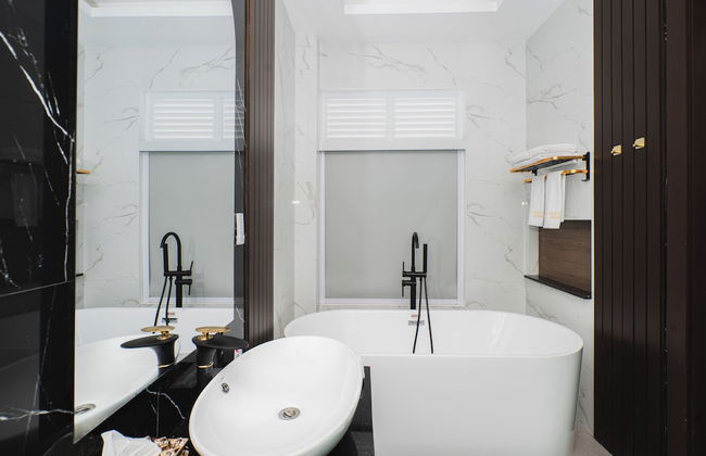 Royal Urban Resort - Photo 10