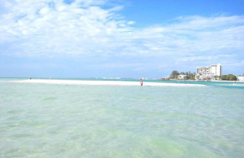 New Listing! Pool Jacuzzi, 3-min to Beach Bars & Entertainment! - Foto 69