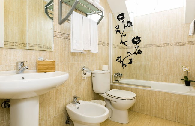 Real del Tivoli Two Rooms and Parking free - Photo 22