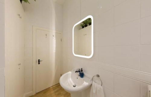 Shoreditch Loft w 100inch Cinema, Premium Mattress & Hammock, by the Design Traveller - Foto 28