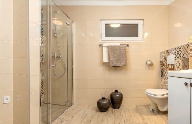 Luxury Villa Lelu With Heated Saltwater Pool, Parking, High Speed Internet, Bbq, el. car Charge T2 - Foto 27