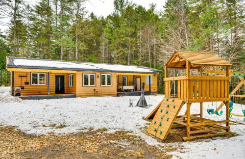 Porch and 1-Acre Yard White Mountains Hideaway - Foto 3