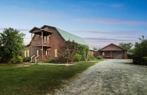 5-Acre Retreat Private Pool Outdoor Bar Fishing Pond & Game Room - Foto 3