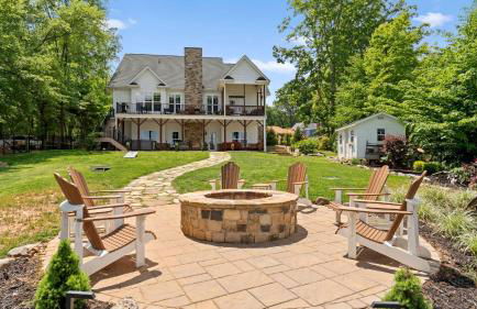 Spacious Waterfront Home on Lake Norman with Firepit Views and Dock Access - Foto 44