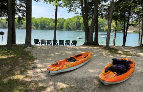 Lakeside Getaway with Hot Tub - Foto 35