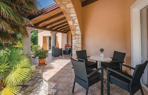 5 Bedroom Beautiful Home In Labin - Photo 26