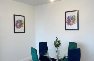 2 Bedroom Apartment - Flitwick - Contractor Friendly - Tourist Ready - Full Kitchen - WiFi - Smart TV - Sofa Bed - FREE Parking - Ideal for Short or Long Stays - Photo 12