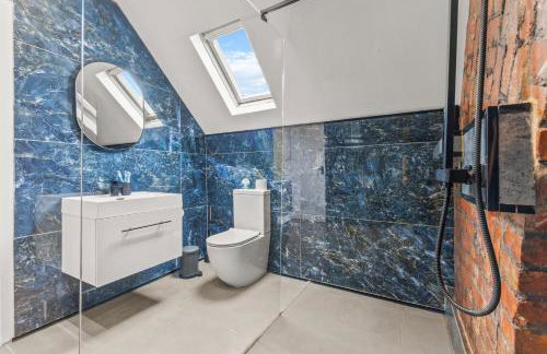 Modern City Centre Townhouse sleeps 10 & Parking - Foto 13