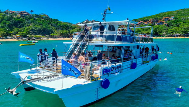 Passeio de catamarã por Búzios - Photo 3, Detalhes do catamarã em que você navegará