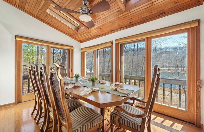 Pirate-themed Lakefront Home w/ Kayaks, Game Room, Views & Hidden Treasure Hunt - Foto 7