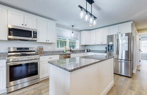 Hilltop Hideaway - Photo 9