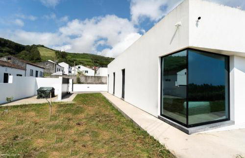 Auréa House - 4BR Azores Villa with Ocean View, BBQ & AC - Photo 29