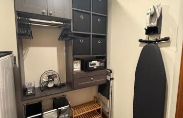 Pet Friendly Fully Furnished 1-Bedroom Oasis - Foto 15