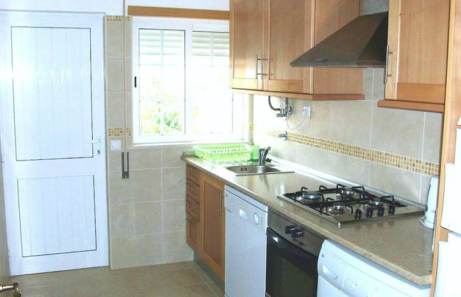 Albufeira 1 Bedroom Apartment 5 min From Falesia Beach and Close to Center! J - Photo 12