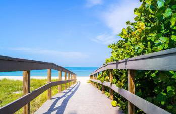 Luxury Home with Hot Tub & Outdoor Oasis blocks from the Beach - Foto 65