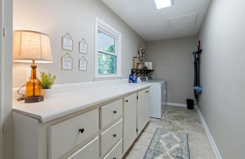 Decked Out Spacious 3BR Near Pine Mountain Trail W - Foto 13