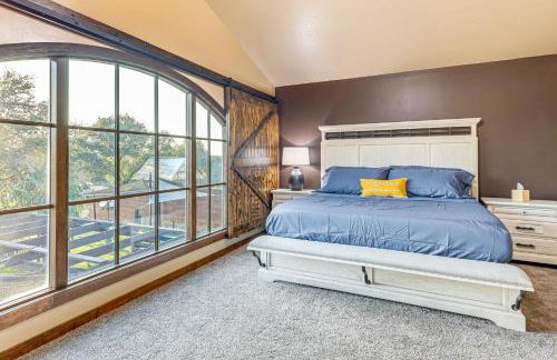 Italian-Styled Home with Lake Views and Private Pool - Photo 13