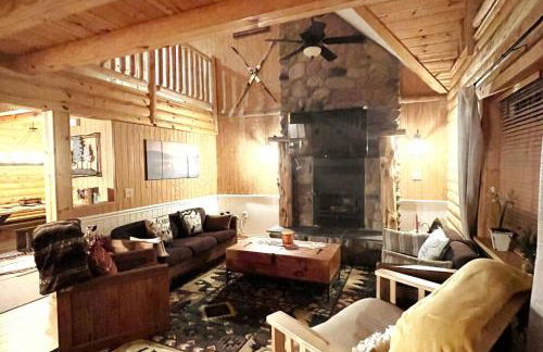 One of a Kind Rustic Log Cabin near Bryce Resort - Large Game Room - Fire Pit - Large Deck - BBQ - Foto 18