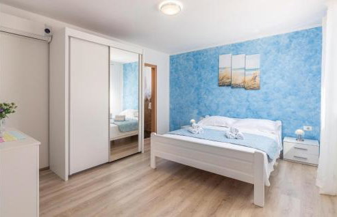 4 Bedroom Gorgeous Home In Pican - Photo 35