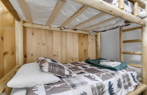 Twin Pines Retreat - Lake, Firepit and Games - Foto 68