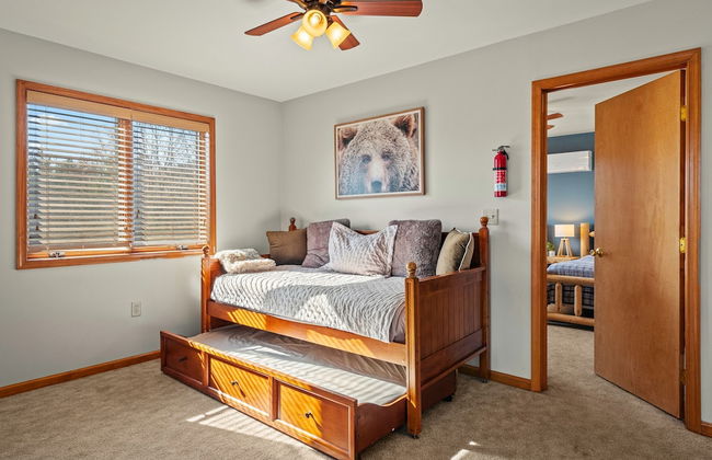 Lake View Chalet by Avantstay Lake Access Deck - Photo 44