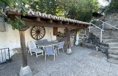 Villa con piscina, jacuzzi y basket junto al lago de El Burguillo - Photo 6