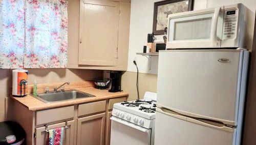 #04-Adorable Large 1 Bedroom Lakeside Cottage- Pet Friendly - Foto 2