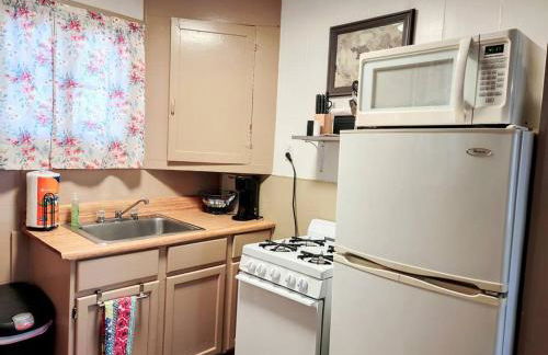 #04-Adorable Large 1 Bedroom Lakeside Cottage- Pet Friendly - Foto 2