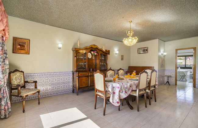 Perfect Family Hideout Residence W/Ac & 4Br + 5Ba - Photo 21