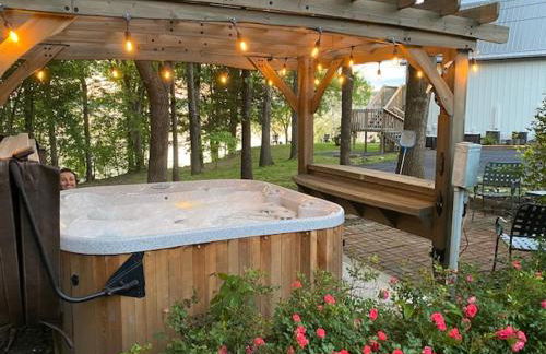 Lake Front King Suite: Full Kitchen-Lakefront Deck- Shared Hot Tub - Foto 37