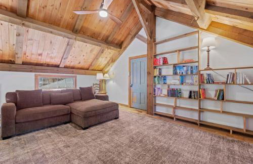 Modern Lux Cabin w Mtn Views and Fire Pit - Foto 44