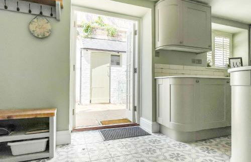 Beautiful 2 Bedroom Cottage with Private Courtyard in Arundel Centre - Foto 13