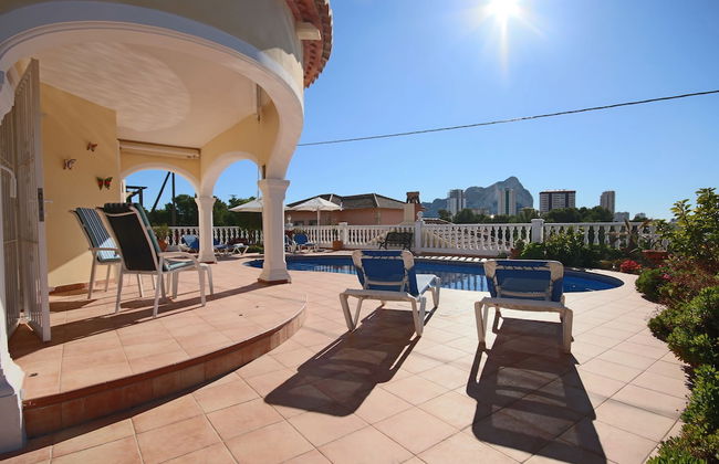 Sunny 3BR Villa w/ Endless Views & Heated Pool - Walk to Beach & Dining - Foto 18