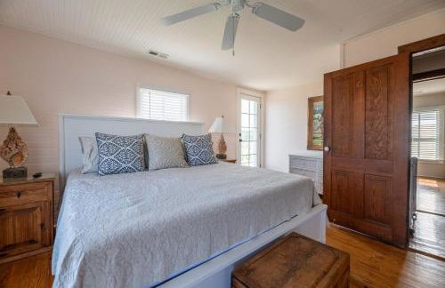 Sawyers Lodge - Historic Soundfront Home, Pool, Hot Tub, Boat Launch, Kayaks, Pets OK, Flex Stays - Foto 43