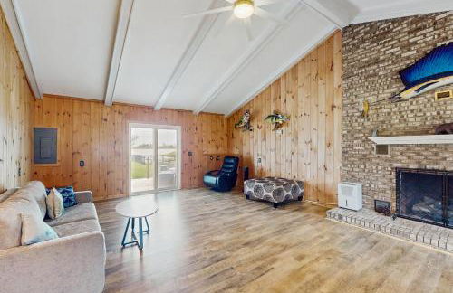 Serene 3BR Waterfront Retreat With A/C, Wifi, Two Kayaks, and Full Kitchen - Foto 11