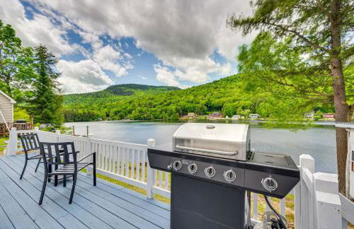 Peaceful Stark Cottage with Deck on South Ponds! - Foto 1