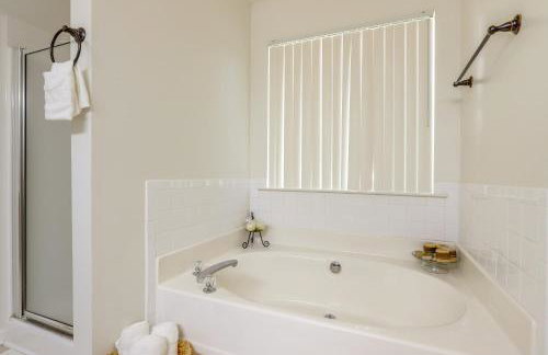 Home with Dog-Friendly Yard in Quiet Atlanta Suburb - Foto 14