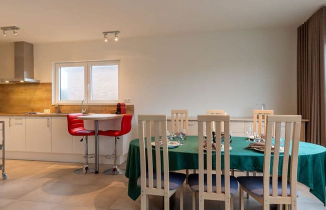 Spacious Getaway Close to the Beach and Airport - Foto 1