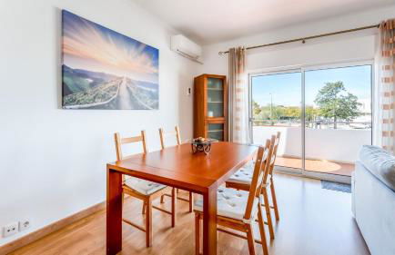 Sunny 3BDR Apt with Pool in Ferreiras by LovelyStay - Foto 7