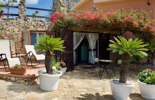 Villa con Splendido Giardino e Vista Mare a Osseddu - Olbia - Photo 2